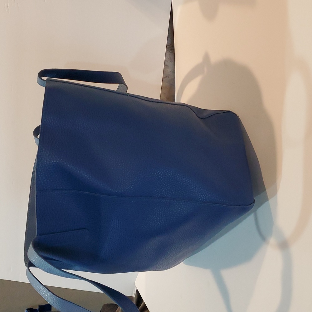 Reversible Blue Tote Bag Pebbled Faux Leather Dark & Light Blue Magnetic Closure - Picture 4 of 12